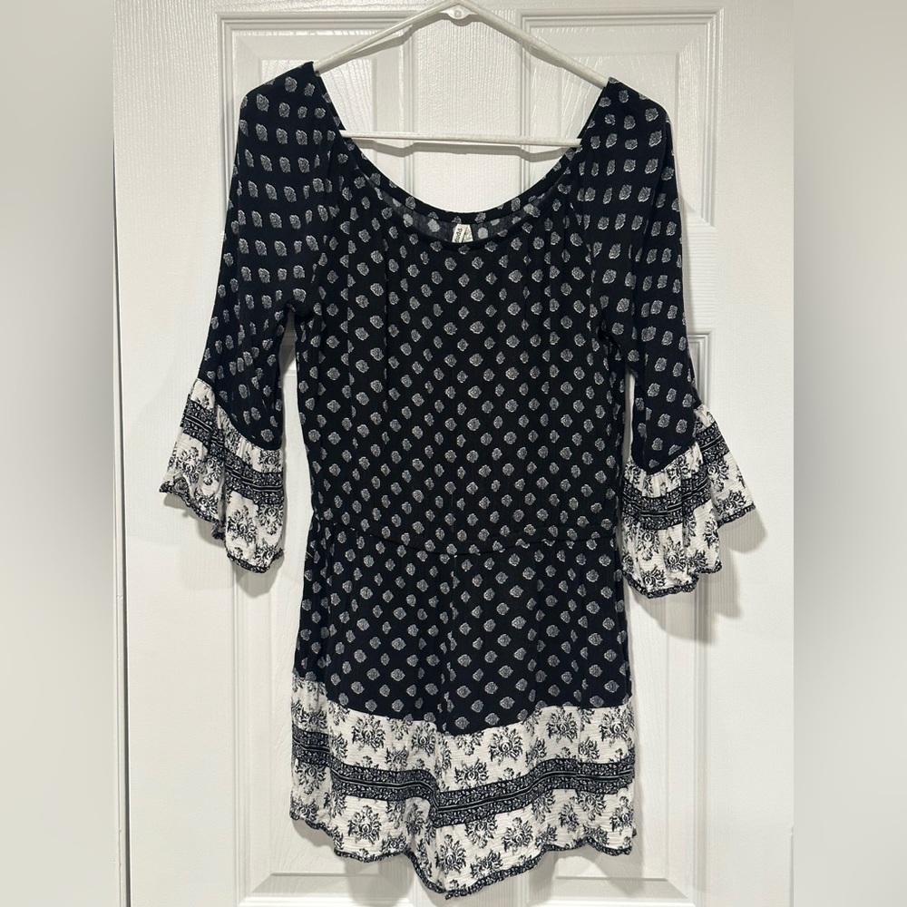 Mudd Women’s Blue Pattern Romper Size Medium